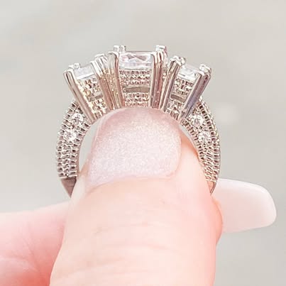 Tri-Stone Cubic Zirconia Ring - Sterling Silver Band - Past Present Future - Size 9 - $40 - Amherstburg